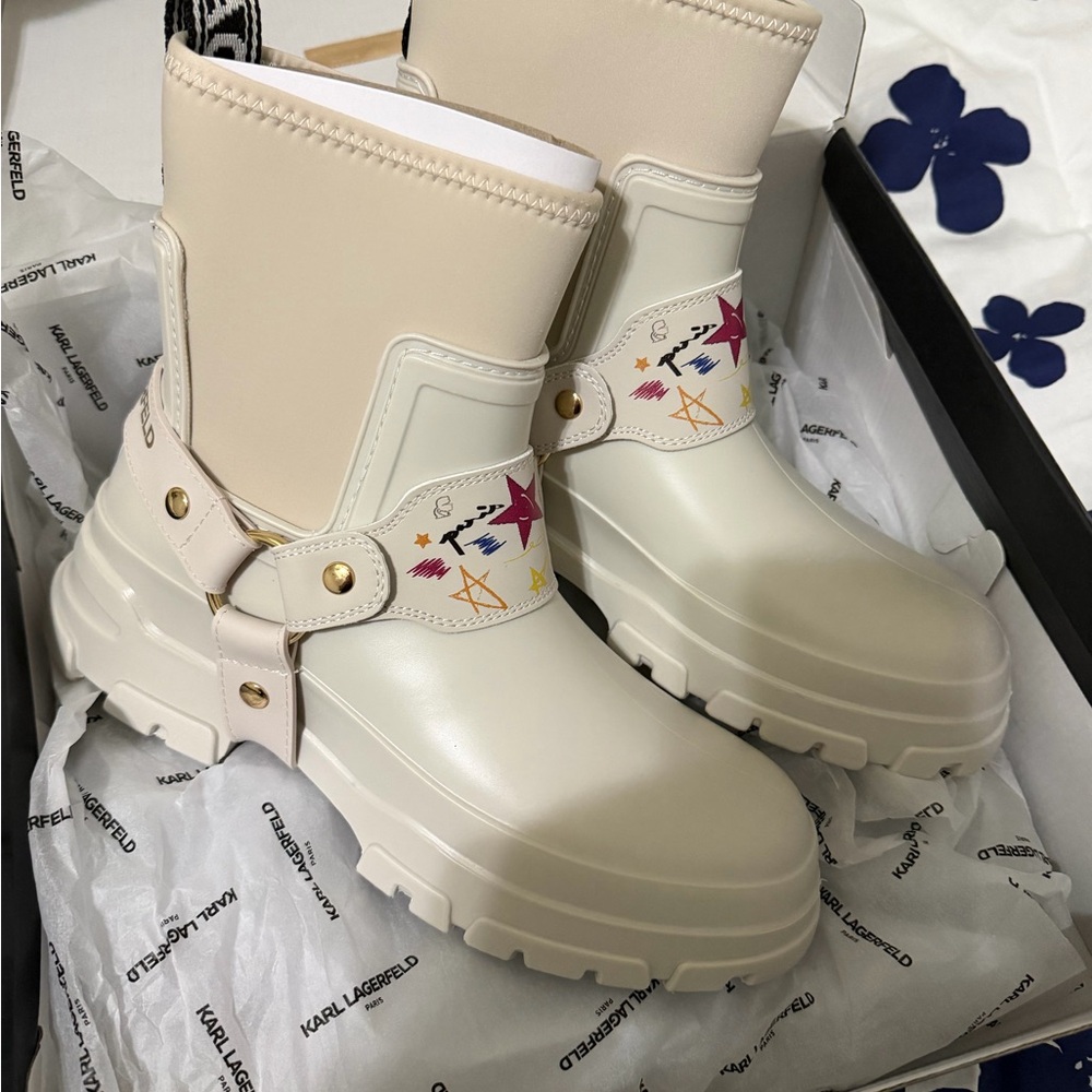 Karl Lagerfeld Women's Cream and White Winter Boots